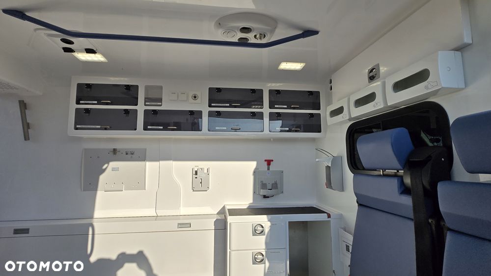 Renault Master Ambulans karetka - 15