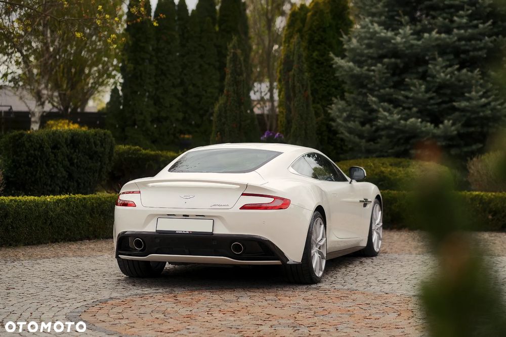Aston Martin Vanquish - 13