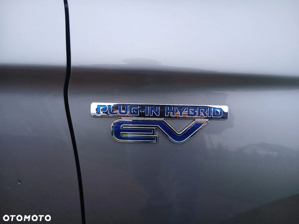 Mitsubishi Outlander - 10