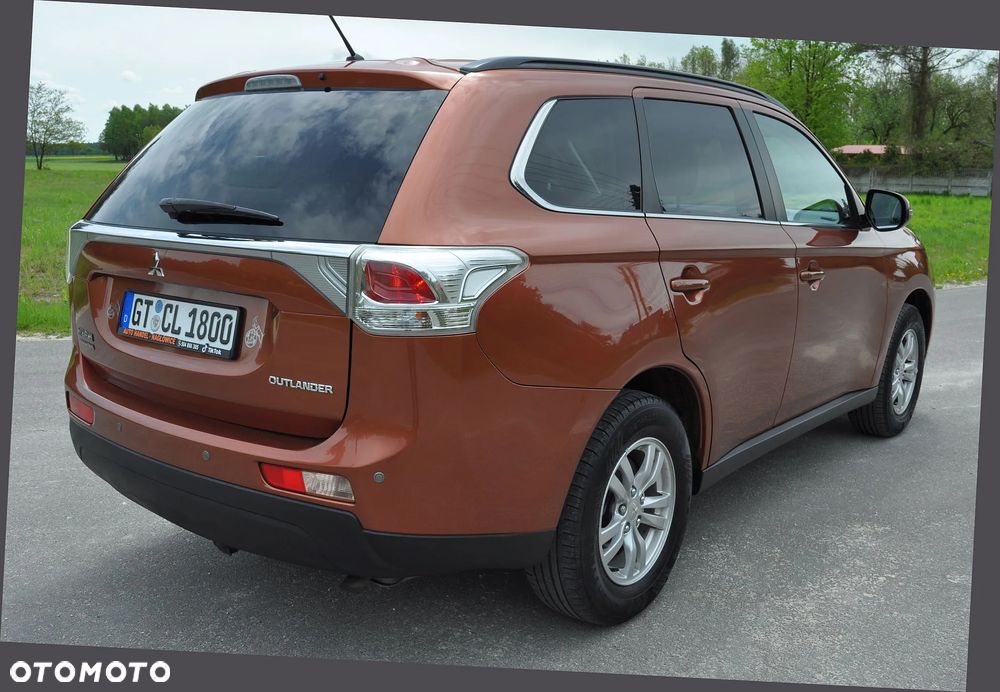 Mitsubishi Outlander 2.0 2WD SUV-Star - 17
