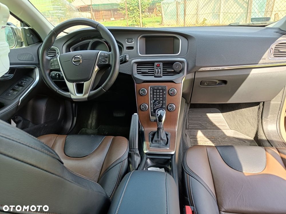 Volvo V40 Cross Country - 6