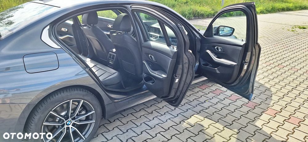 BMW Seria 3 330i xDrive Sport - 15