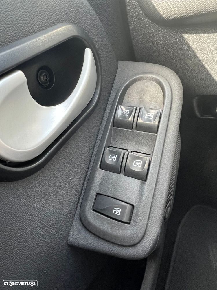 Dacia Duster 1.5 dCi Confort Cuir 4WD - 9