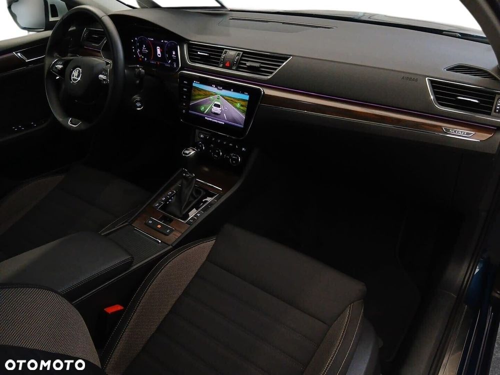 Skoda Superb 2.0 TDI SCR 4x4 Scout DSG - 27