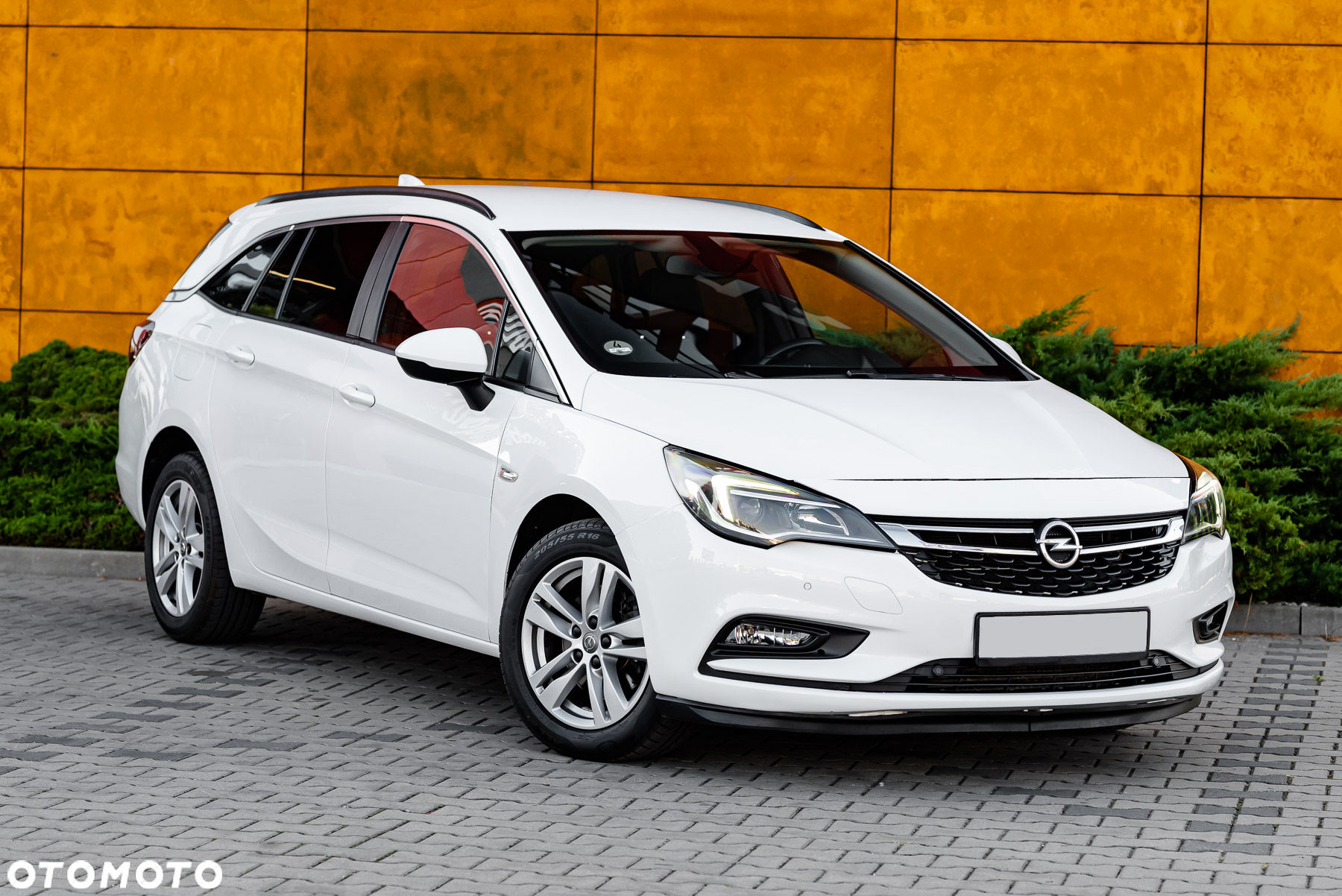 Opel Astra 1.6 D (CDTI) Automatik Sports Tourer Dynamic - 2