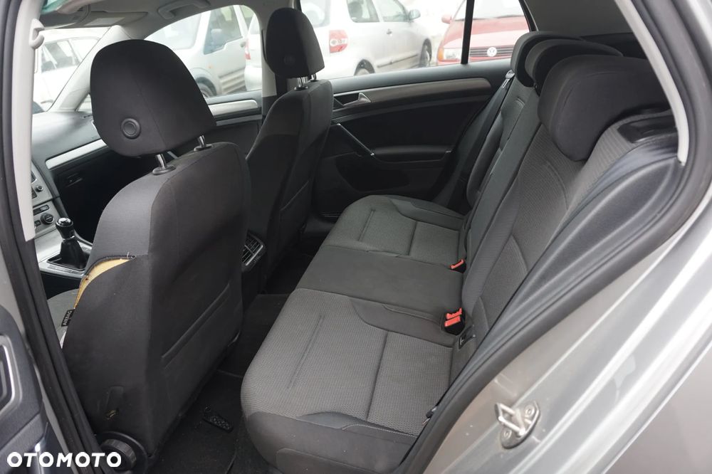 Volkswagen Golf - 33