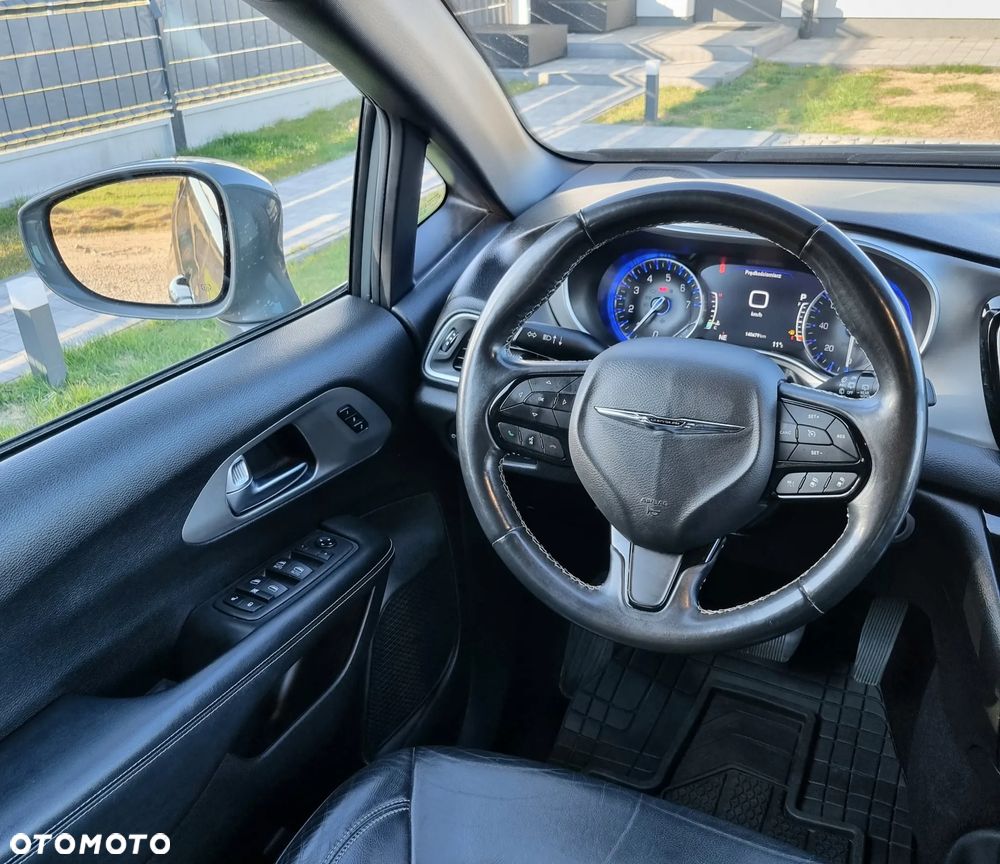 Chrysler Pacifica - 16