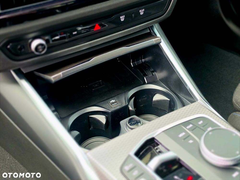 BMW Seria 3 330i xDrive M Sport - 25
