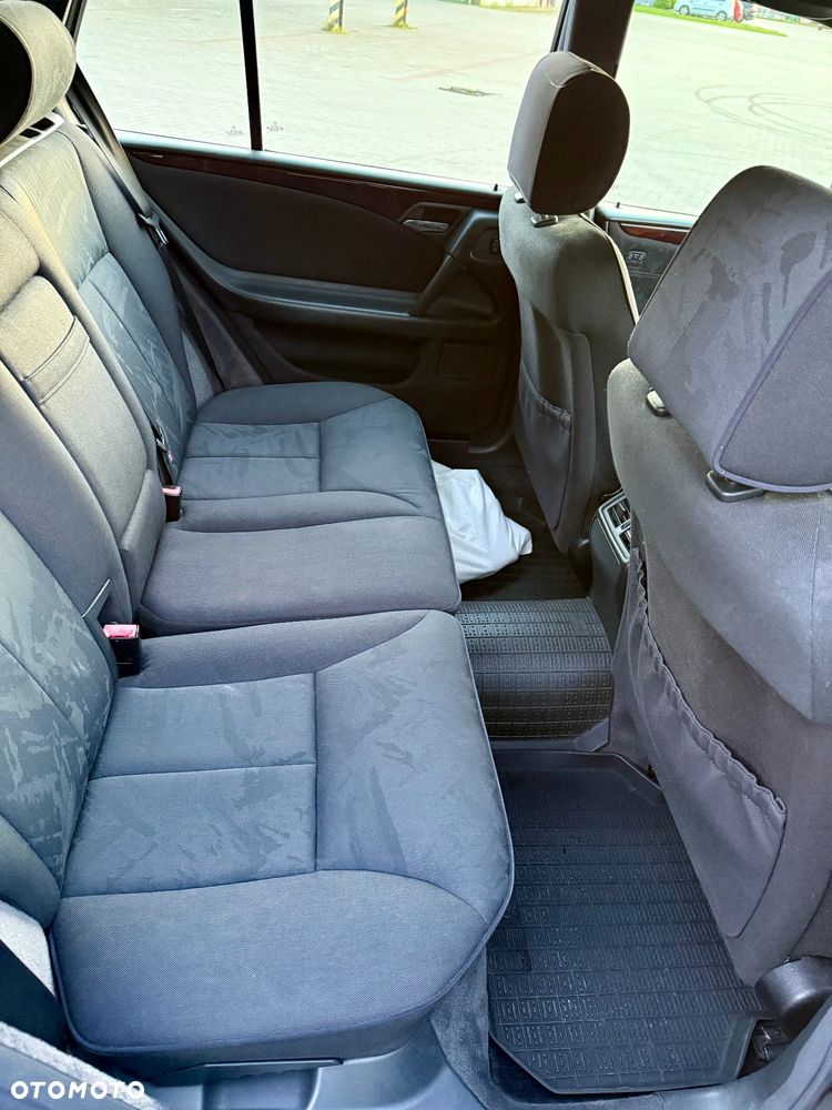 Mercedes-Benz Klasa E - 16