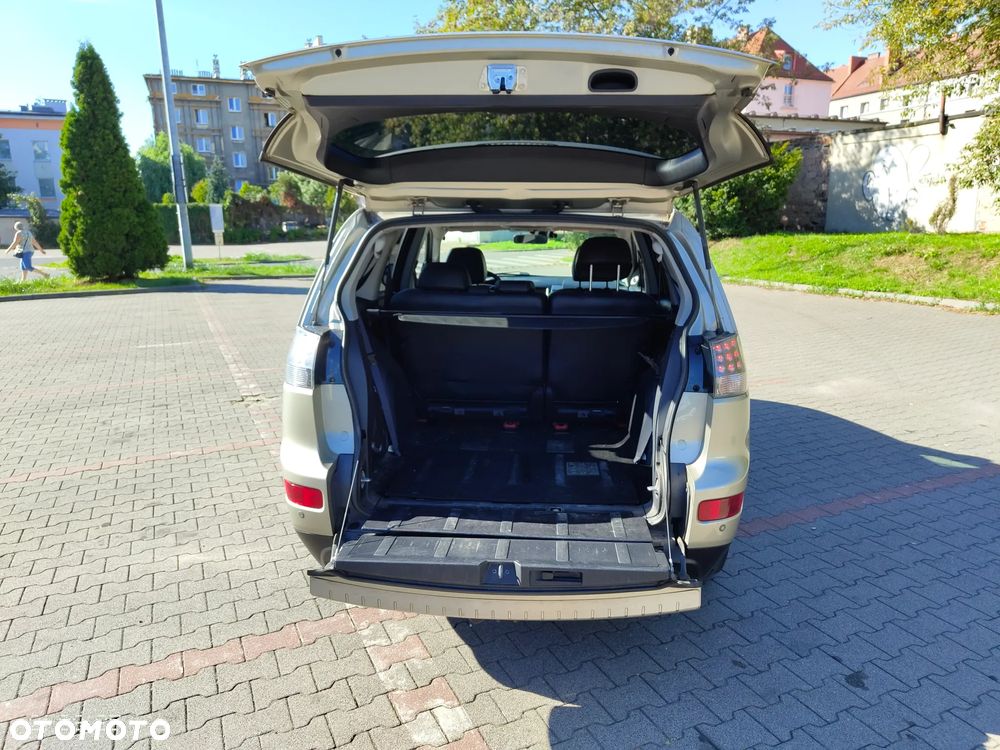 Mitsubishi Outlander 2.0 DID Instyle NAVI - 16