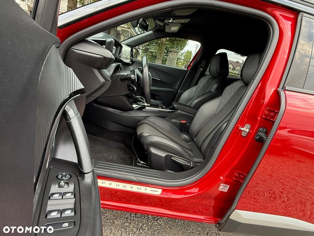 Peugeot 2008 PureTech 130 EAT8 GT Pack - 12