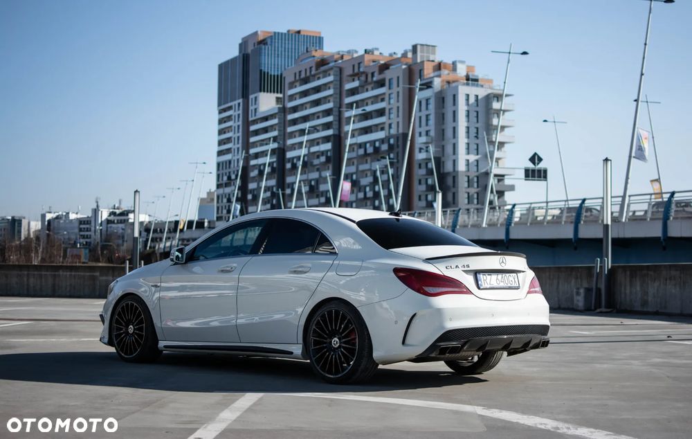 Mercedes-Benz CLA - 4