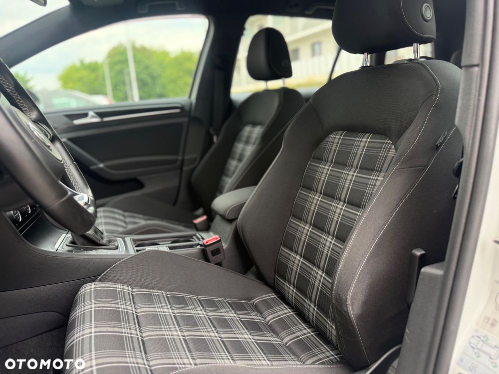 Volkswagen Golf - 16