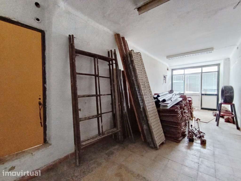 Prédio, Celas - Grande imagem: 4/15