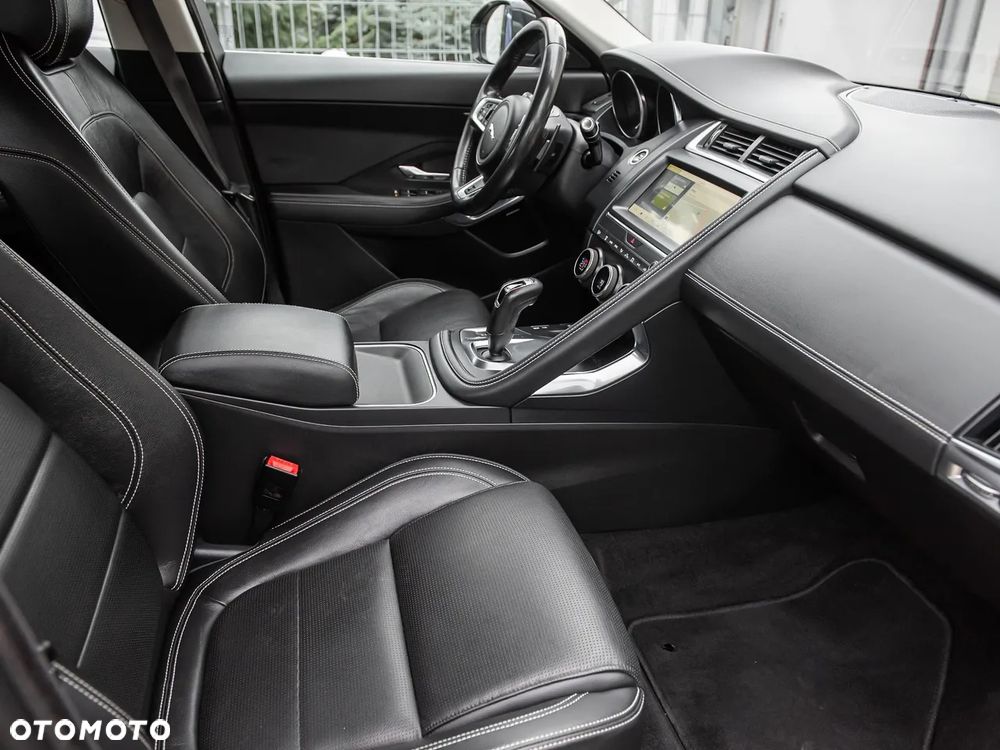 Jaguar E-Pace P250 AWD R-Dynamic SE - 34