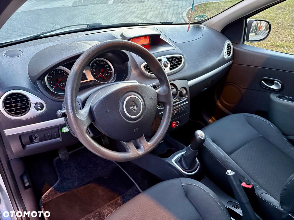 Renault Clio - 9