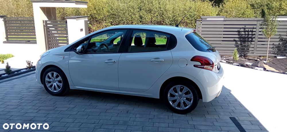 Peugeot 208 - 5