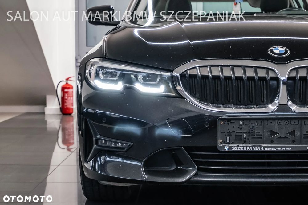 BMW 3 Series 2020 photo 3