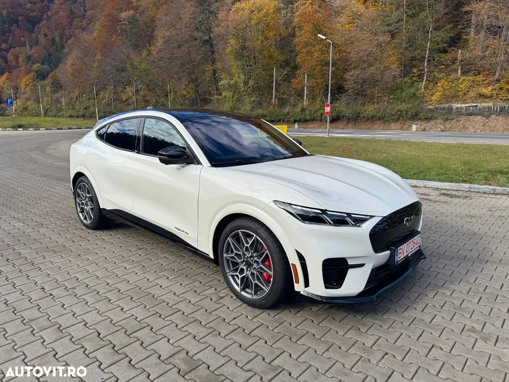 Ford Mustang Mach-E - 2