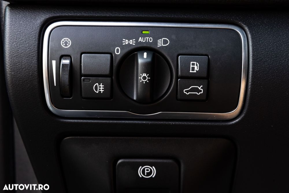 Volvo XC 60 D4 AWD Geartronic Summum - 11