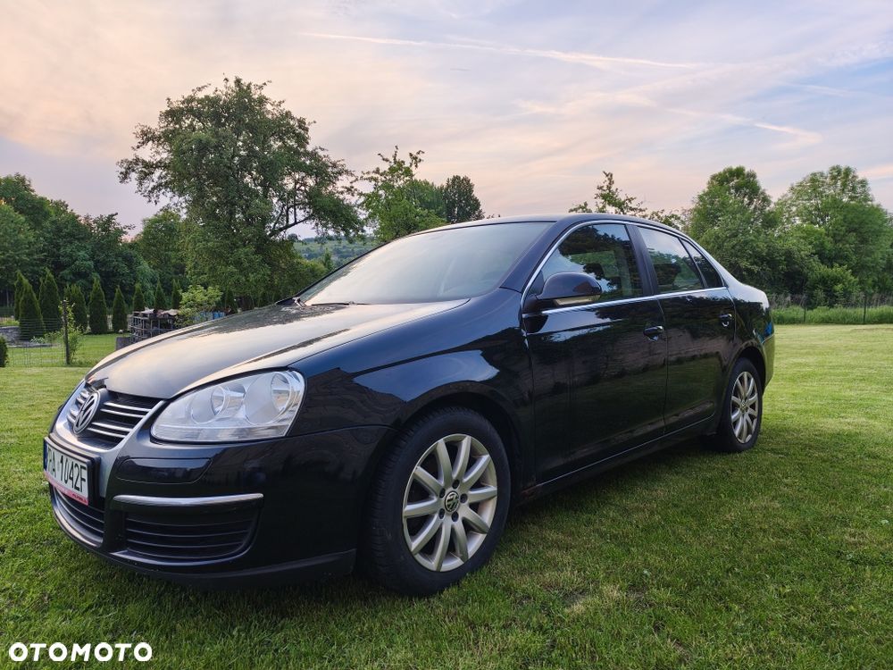 Volkswagen Jetta - 2