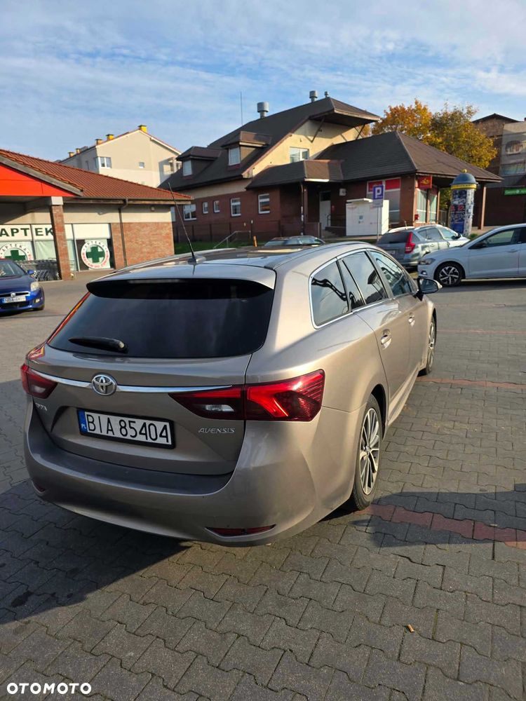 Toyota Avensis 2015 photo 3