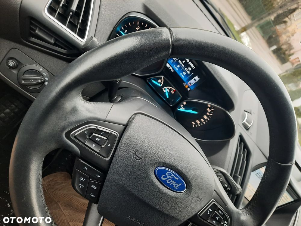 Ford Kuga 2.0 TDCi 2x4 Titanium - 17