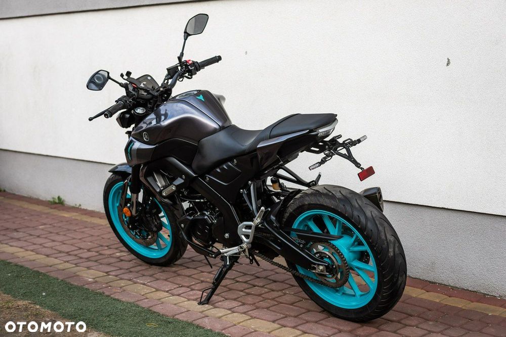 Yamaha MT - 5