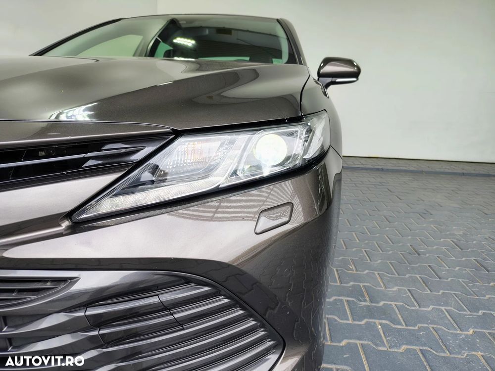 Toyota Camry 2.5 Hybrid Business - 35