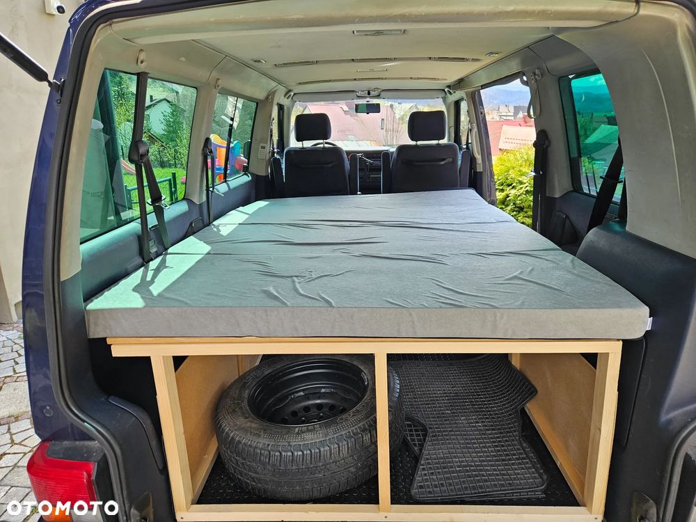 Volkswagen Caravelle - 18