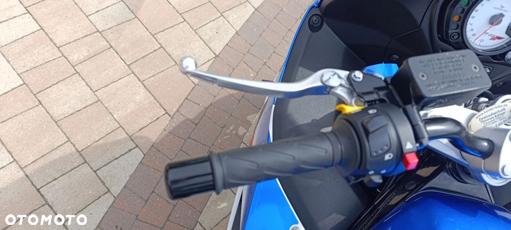 Suzuki GSX - 13