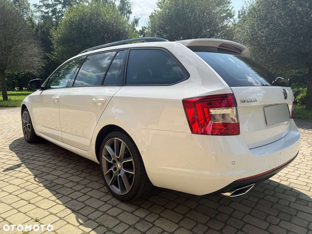 Skoda Octavia Combi 2.0 TDI DSG RS - 13