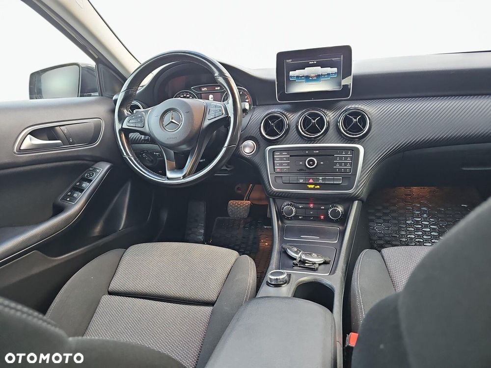 Mercedes-Benz GLA - 13