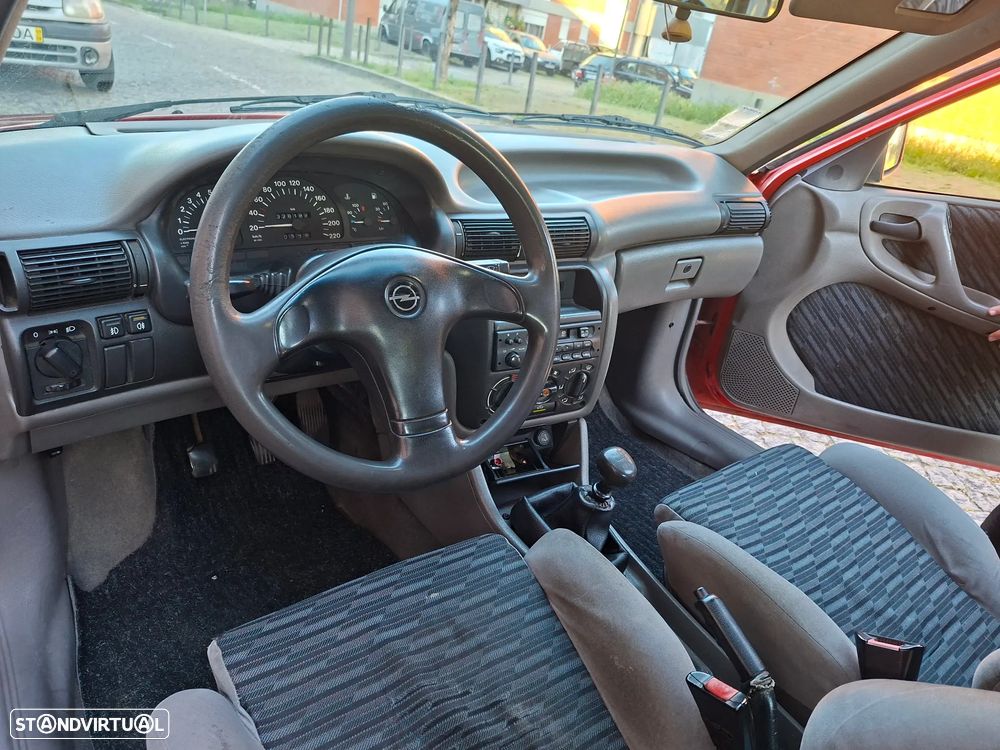 Opel Astra 1.4i GT - 5