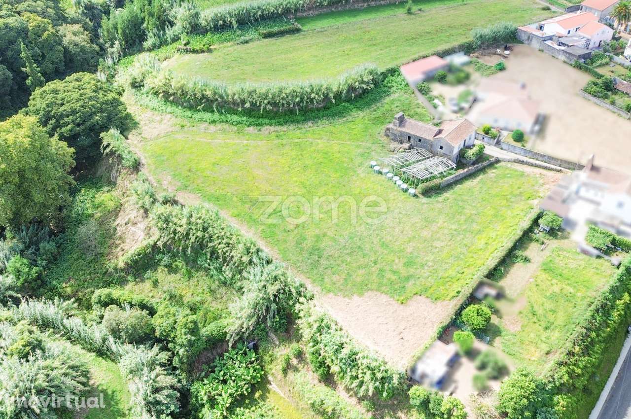 Ruína em Santa Bárbara, em Ponta Delgada - Grande imagem: 4/5