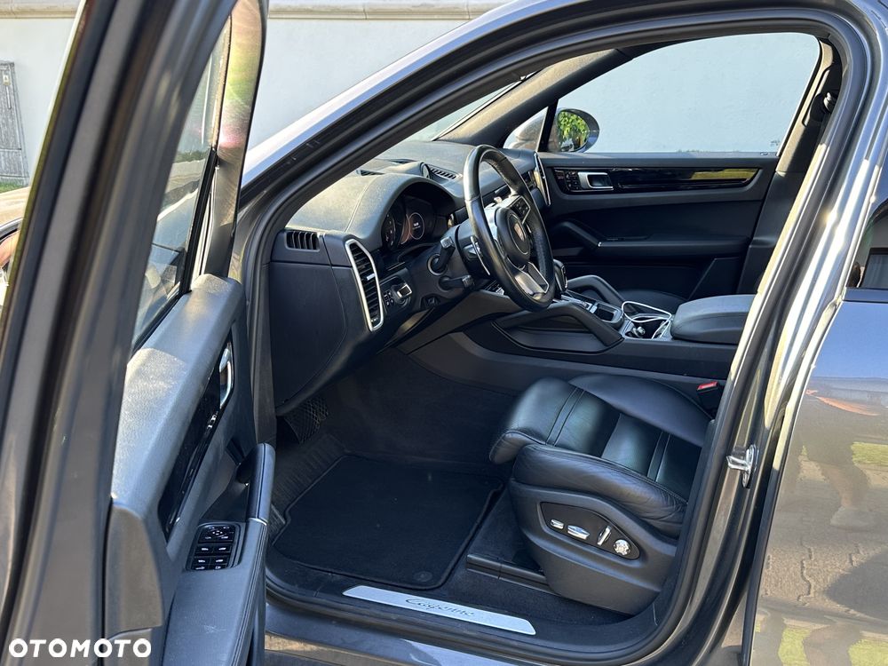 Porsche Cayenne - 14
