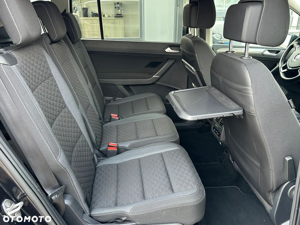 Volkswagen Touran - 11