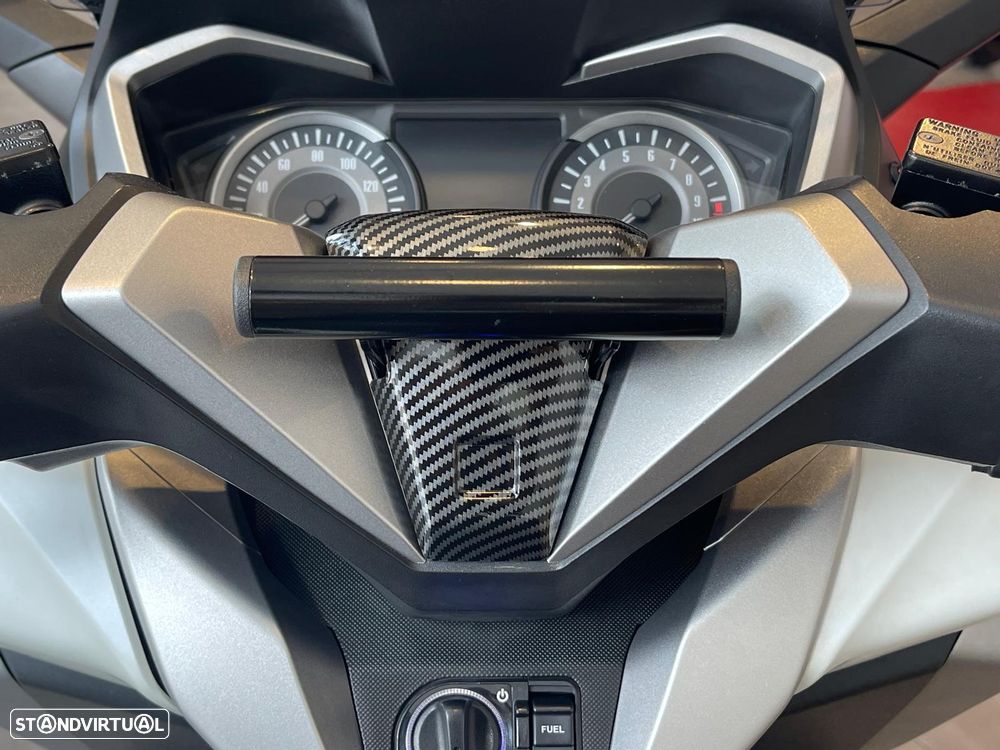 Honda Forza 300 - 3