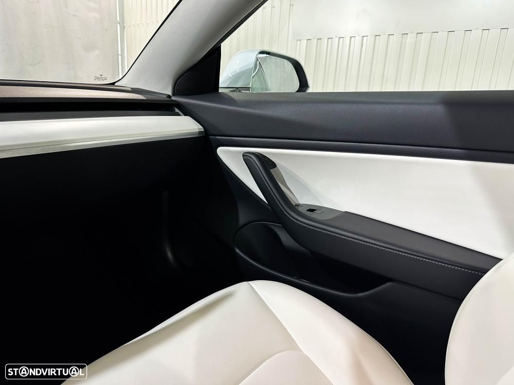 Tesla Model 3 Performance Dual Motor AWD - 24