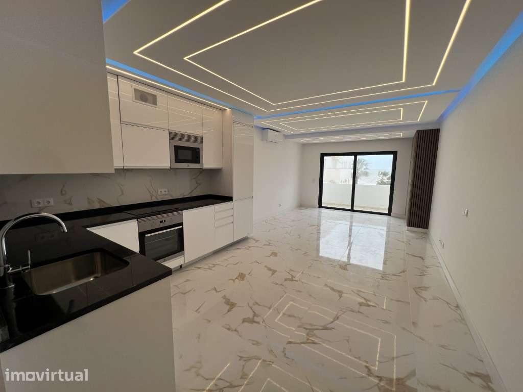 Apartamento totalemtne remodelado, com VISTA MAR, estacionamentona ... - Grande imagem: 3/21