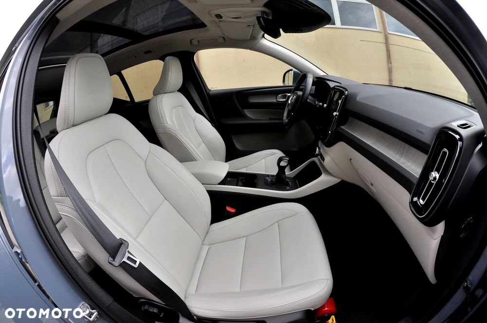 Volvo XC 40 T3 R-Design - 30