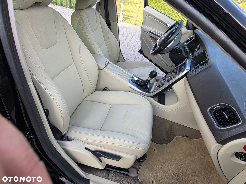 Volvo S60 T4 Momentum - 16