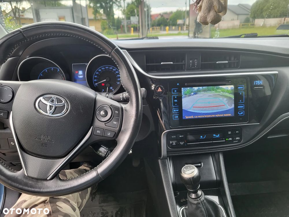 Toyota Auris 1.6 Selection - 10