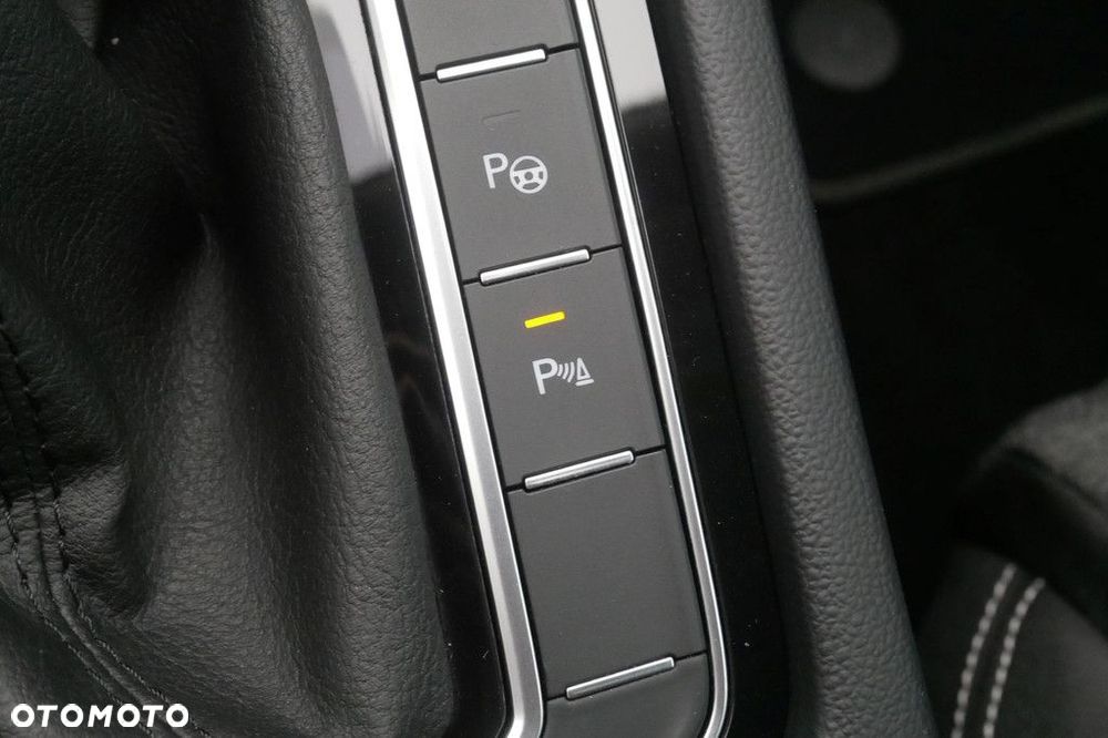 Volkswagen Passat Variant 2.0 TDI SCR Business DSG - 20