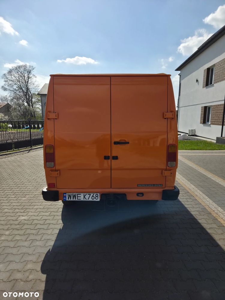 Mercedes-Benz 307D - 6