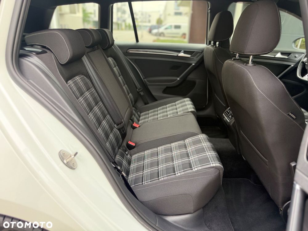 Volkswagen Golf - 20