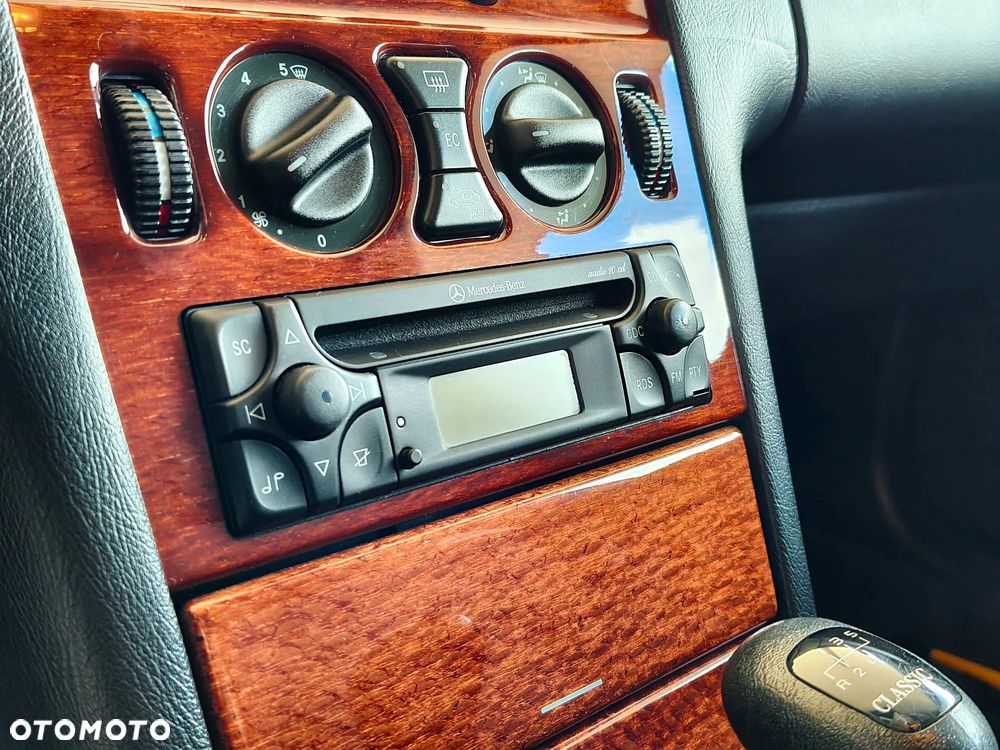 Mercedes-Benz Klasa E 200 T Classic - 15