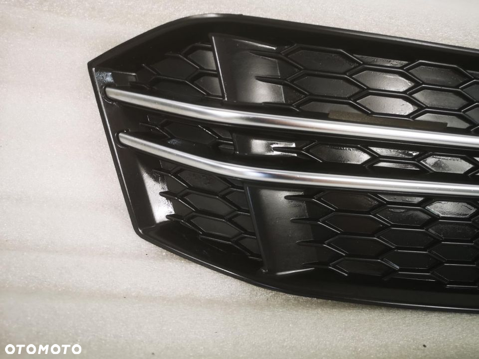AUDI A4 B9 S-LINE 15- PRAWA BOCZNA KRATKA ZDERZAKA PRZEDNIEGO PRZÓD 8W0807682 F / 8W0807682F NR AUKCJI 2S/15 - 3