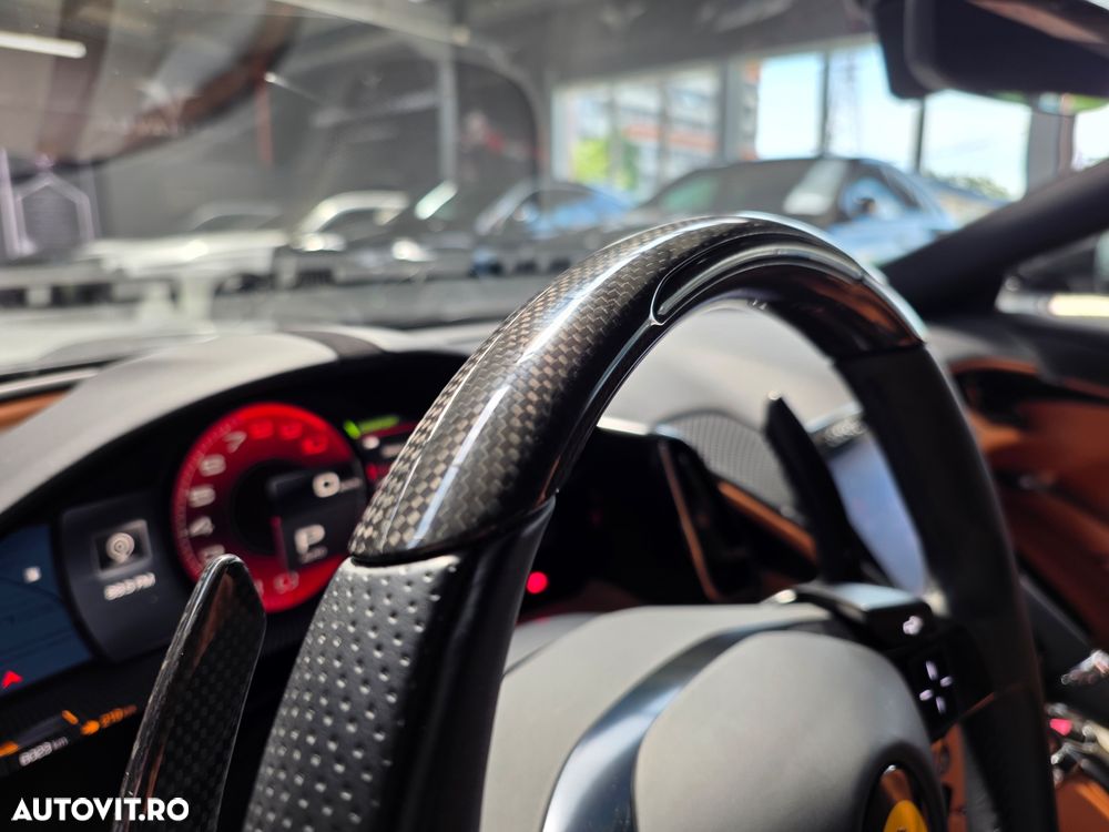 Ferrari Roma - 18