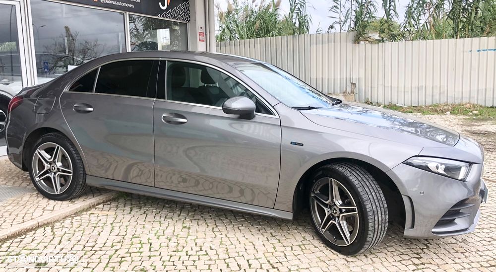 Mercedes-Benz A 250 Limousine e AMG Line - 8